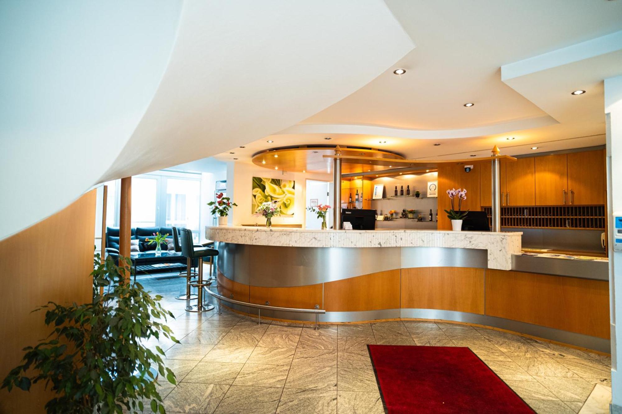 Hotel Am Schlosspark , Wiesbaden Esterno foto
