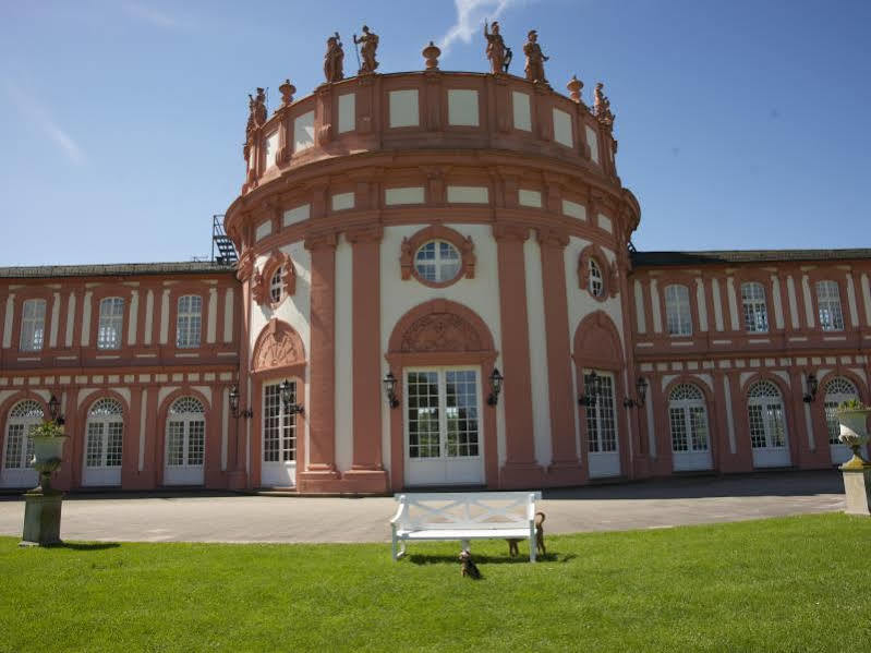 Hotel Am Schlosspark , Wiesbaden Esterno foto